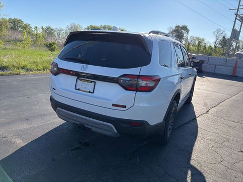 Used 2025 Honda Pilot TrailSport image 8