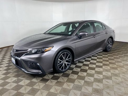 Used 2023 Toyota Camry SE image 9