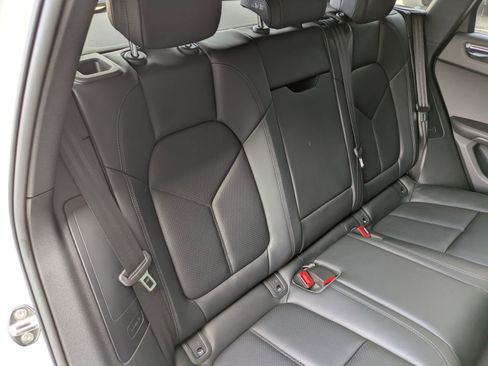 Certified 2025 Porsche Macan image 27