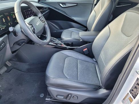 Used 2023 Kia Niro SX image 23