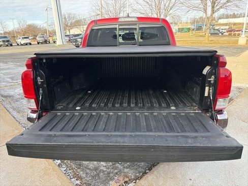 Used 2016 Toyota Tacoma SR5 image 25