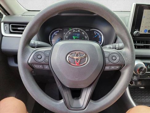 Used 2025 Toyota RAV4 XLE AWD/4WD image 19