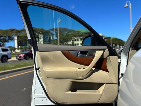 Used 2015 INFINITI QX70 AWD w/ Premium Package image 8