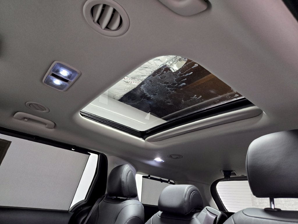 Used 2025 Kia Carnival SX FWD image 40