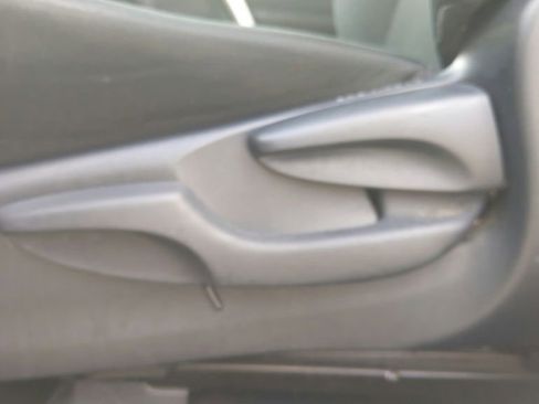 Used 2018 Toyota RAV4 LE image 17