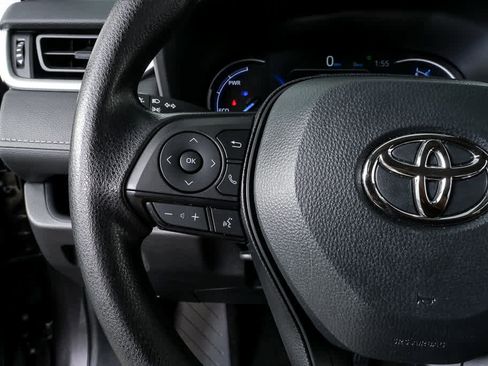 Used 2025 Toyota RAV4 XLE AWD/4WD image 9