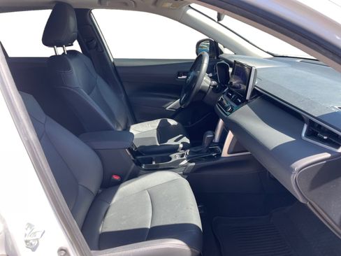 Used 2023 Toyota Corolla Cross XLE w/ Convenience Package image 17