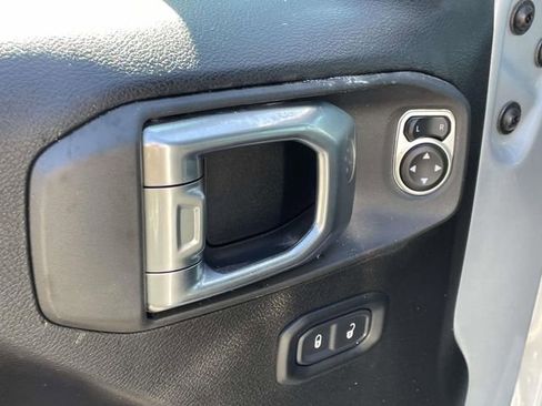 Used 2023 Jeep Gladiator Sport AWD/4WD image 14