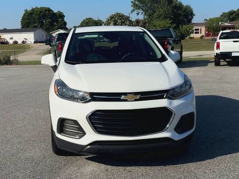 Used 2019 Chevrolet Trax LS FWD image 3
