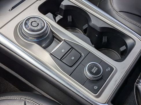 Used 2023 Ford Explorer XLT w/ Equipment Group 202A AWD/4WD image 26