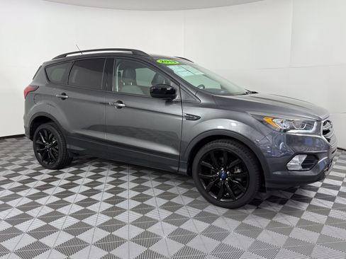 Certified 2019 Ford Escape SE FWD image 1