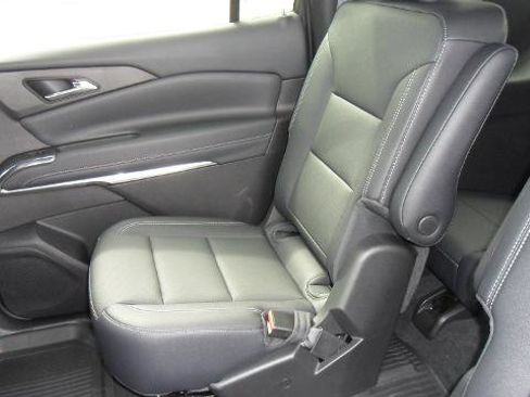 Used 2026 Chevrolet Traverse LT w/ Driver Confidence Package FWD image 14