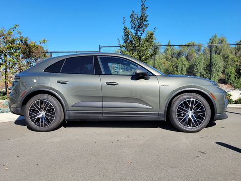 New 2025 Porsche Macan Electric RWD image 9