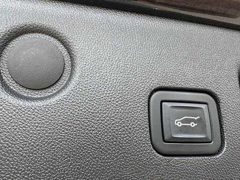Used 2022 Chevrolet Equinox LT FWD image 9