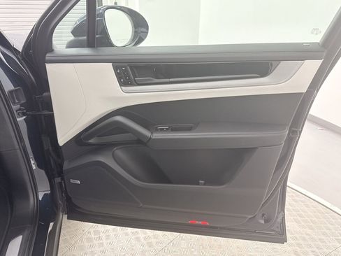 New 2025 Porsche Cayenne image 39