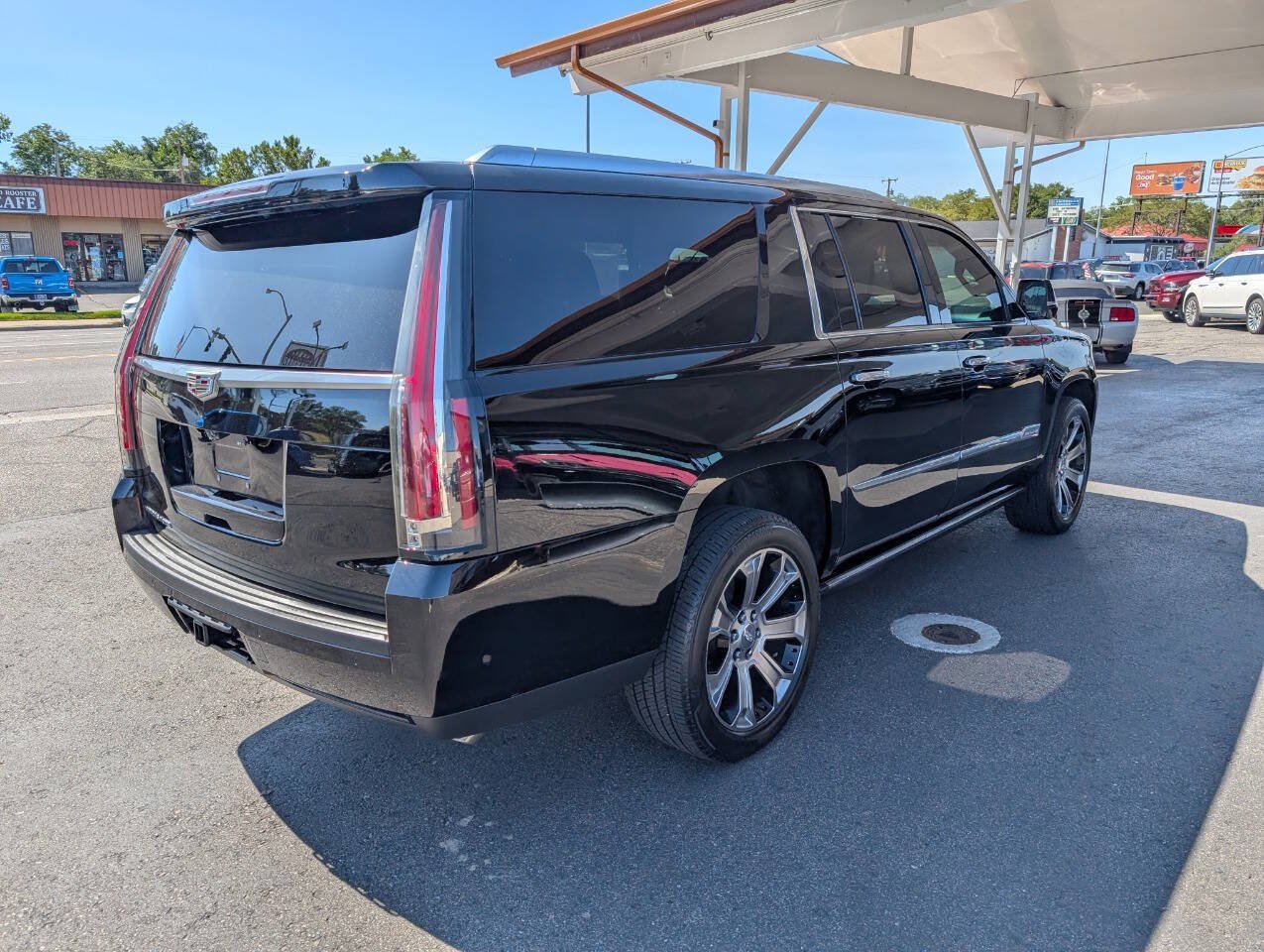 Used 2017 Cadillac Escalade ESV Platinum AWD/4WD image 7