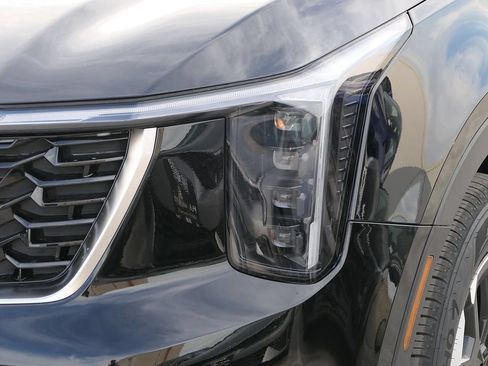New 2026 Kia Sorento S FWD image 9
