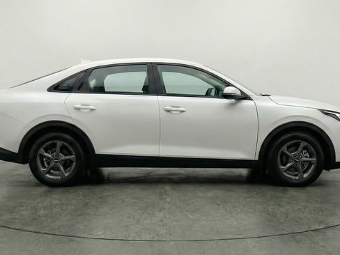 Used 2025 Kia K4 LXS image 11