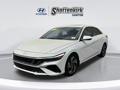 Used 2024 Hyundai Elantra SEL w/ Convenience Package