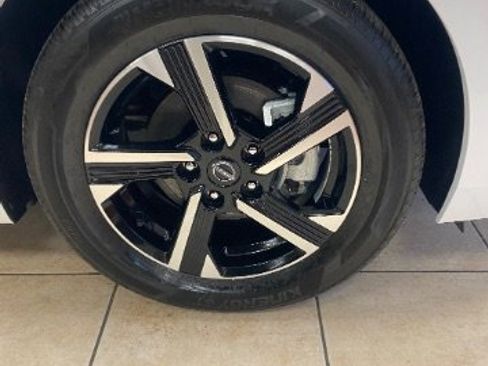 Used 2025 Nissan Sentra SV FWD image 33