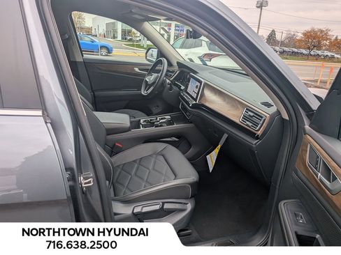 Used 2025 Volkswagen Atlas SE image 35