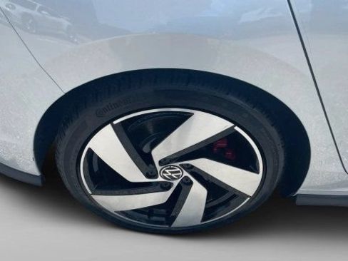 Used 2022 Volkswagen GTI SE FWD image 5