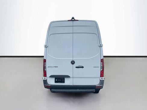 Used 2023 Mercedes-Benz Sprinter 2500 image 4