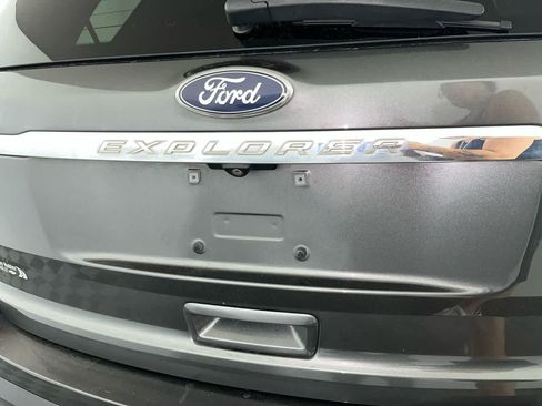 Used 2015 Ford Explorer XLT w/ Equipment Group 202B AWD/4WD image 11