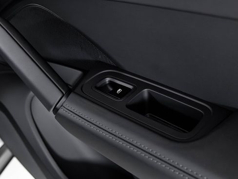 Used 2024 Porsche Cayenne image 40