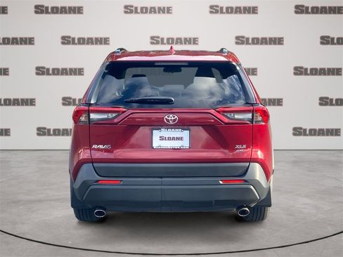 Used 2021 Toyota RAV4 XLE image 4