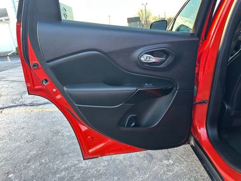 Used 2021 Jeep Cherokee Altitude image 19