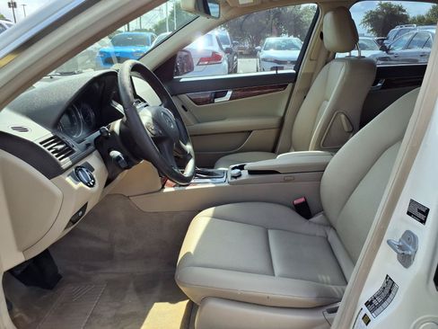 Used 2009 Mercedes-Benz C 300 Sedan image 19