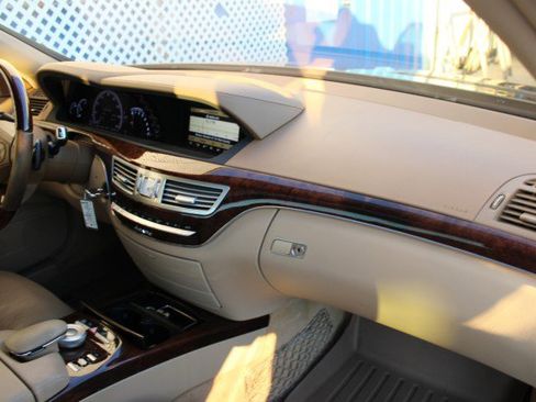 Used 2013 Mercedes-Benz S 550 4MATIC image 11