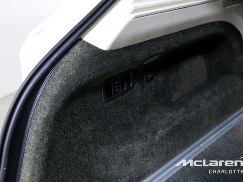 Used 2023 Bentley Bentayga Plug-In Hybrid image 21