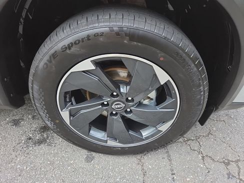 Certified 2025 Nissan Rogue SV FWD image 11
