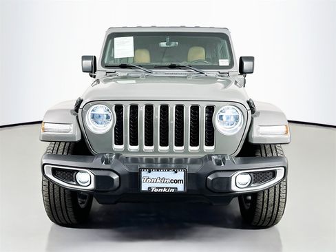 Used 2021 Jeep Wrangler Unlimited Sahara image 2