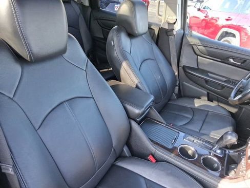 Used 2017 Chevrolet Traverse LT image 14
