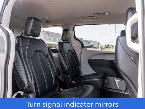 Used 2024 Chrysler Pacifica Touring-L FWD image 14