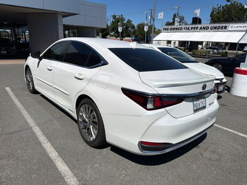 Used 2022 Lexus ES 300h w/ Accessory Package FWD image 5