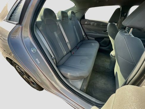 Used 2022 Hyundai Elantra SEL FWD image 24