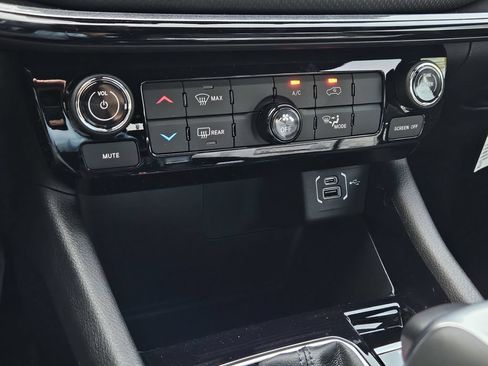 New 2026 Jeep Compass Latitude AWD/4WD image 19