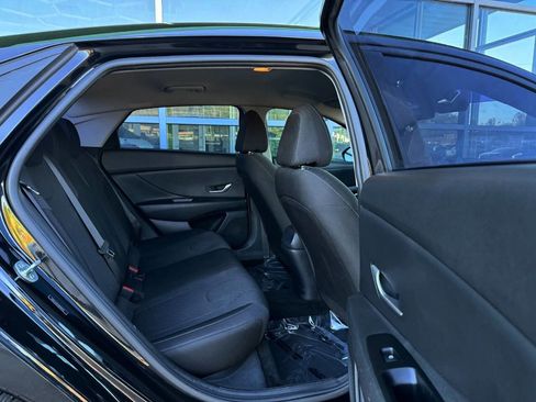 Used 2021 Hyundai Elantra SE w/ Cargo Package FWD image 13