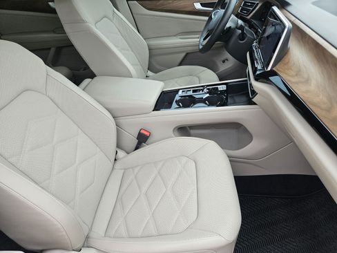 Used 2024 Volkswagen Atlas SE FWD image 6