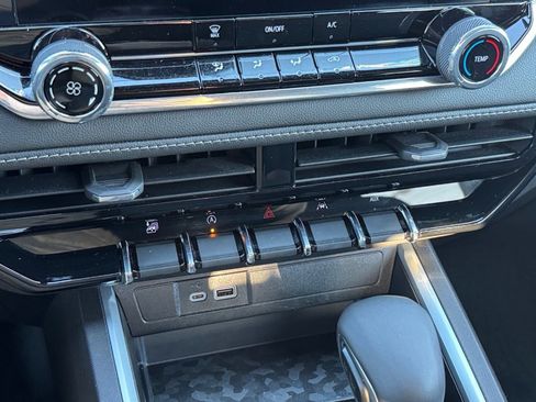 Used 2024 Chevrolet Colorado LT image 22