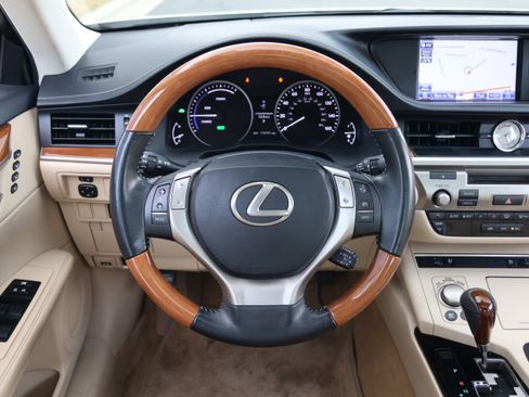 Used 2014 Lexus ES 300h w/ Premium Package w/Bamboo Trim image 18