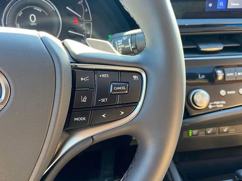 Used 2023 Lexus ES 300h w/ Premium Package image 18