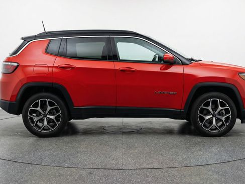 Used 2025 Jeep Compass Limited AWD/4WD image 11