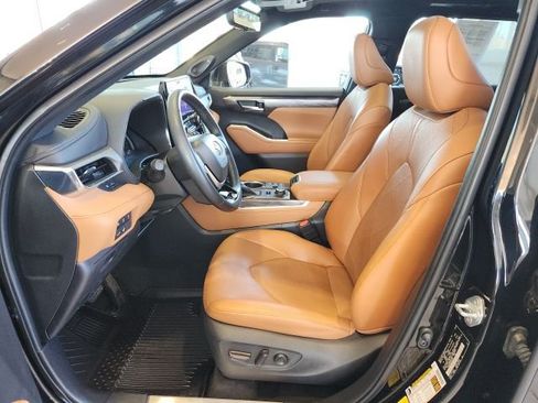 Used 2023 Toyota Highlander Platinum image 15