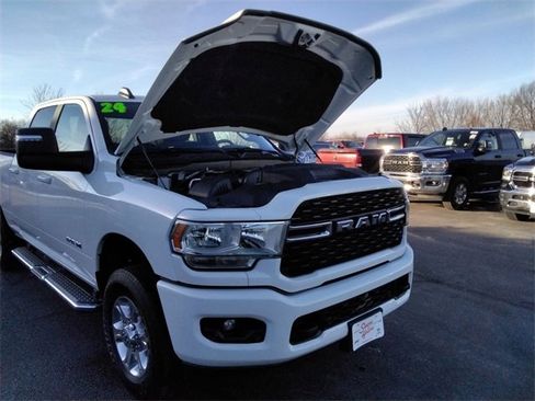Used 2024 RAM 2500 Big Horn w/ Sport Appearance Package image 11