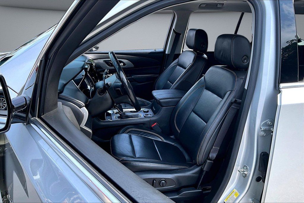 Used 2020 Chevrolet Traverse LT w/ LT Premium Package AWD/4WD image 21